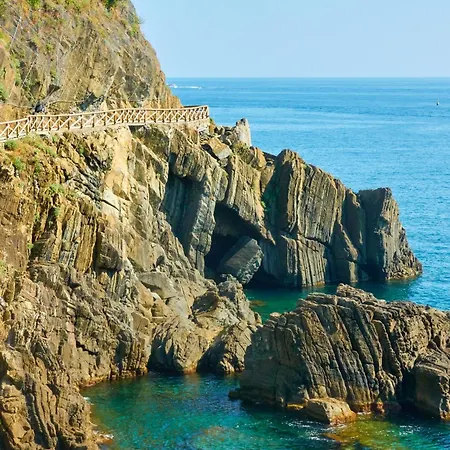 Antica Roccia In - Happy * Vernazza