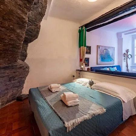 Antica Roccia In - Happy * Vernazza